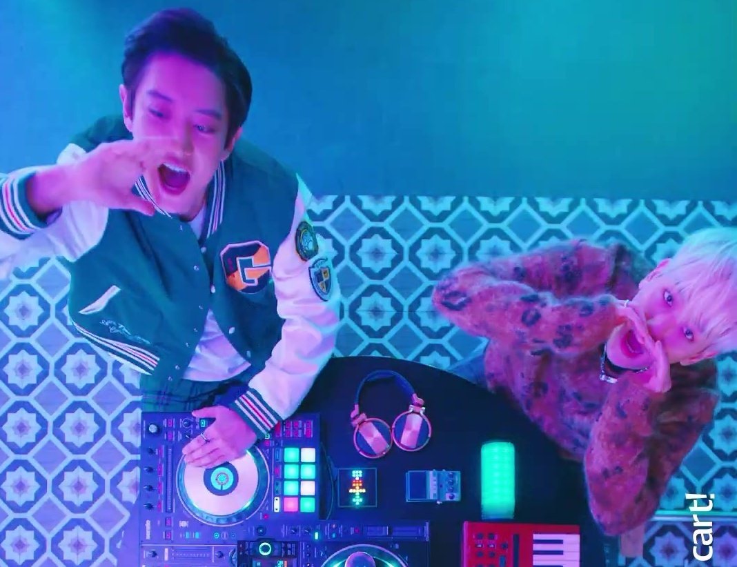 pwettykyoong's tweet photo. Yooo DJ Loey and Baekhyun here! 💿🎧 https://t.co/1AzDkoijtJ
