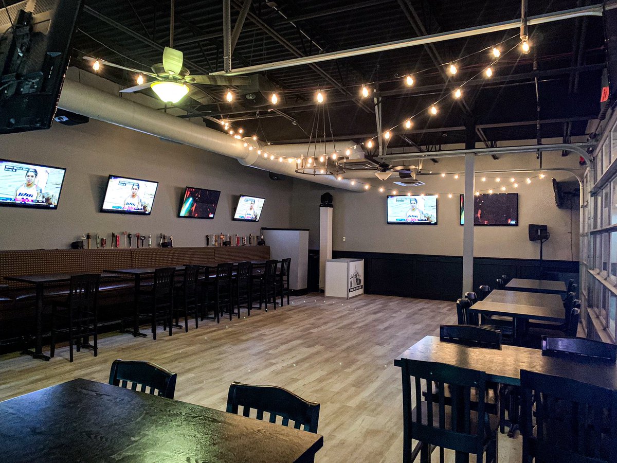 VIPMusicEnt1's tweet photo. Reggaetón Party! (21+) Vibe w/ us this 
Sat. Feb. 27th 
| Doors: 9PM | $10 Cover | 🥂🍾

📍FORZA 
1827 Knapp Rd,
Crest Hill IL, 60403 
(Mask Required, Limited Capacity) https://t.co/EuuwPedjQi