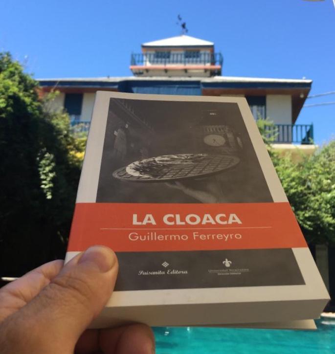 🚨Pasen y lean!📢📔⁣
⁣
#LaCloaca está en la biblioteca del Viejo Hotel Ostende 😉⁣
.⁣
.⁣
.⁣
.⁣
#autoresargentinos #escritoresargentinos #lecturadeplaya #librosargentinos #novelaargentina