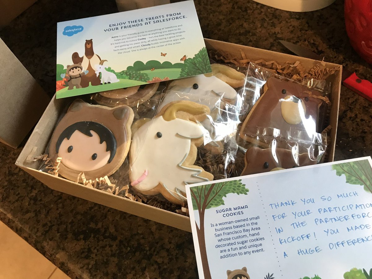 Lizzycarter21's tweet photo. @ServiceMax So fun working with @partnerforce ! Look at these fun treats! https://t.co/d2EeeKKCZh