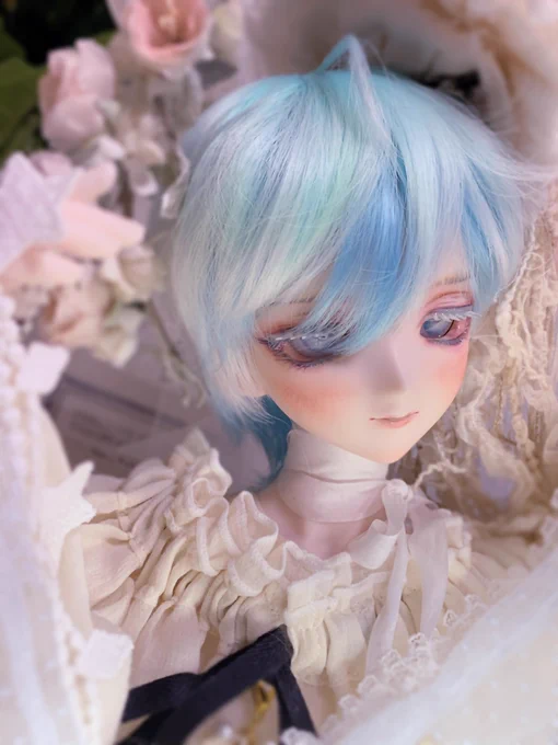 フローライトなお兄さん出品して参りました!アイのデザインが気に入って擬人化したみたいな子です日曜の夜に終了なので、ぜひ覗いて頂けましたら嬉しいです〜(*^▽^*)#まめるり亭 