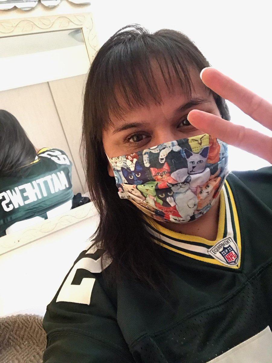 Spirit Week Day #3 
Sporting my <a href="/uoregon/">University of Oregon</a> shirt 😁 and <a href="/jchapa71/">Jenny Chapa</a> with her <a href="/GreenbaypackNFL/">GreenbaypackersNFL</a> Jersey! 

<a href="/LaurelHappe/">Laurel Happe</a> @brian4006