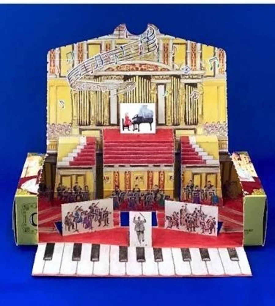 チョコパイの新作『ザッハトルテ』の箱がすごい！組み立てるとモーツァルトの世界観が表現されたジオラマに変身！！