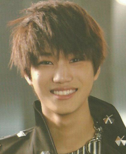 kjigoat's tweet photo. don't ever let anything change your beautiful smile kim jongin 💛 https://t.co/wsFLKXI82b