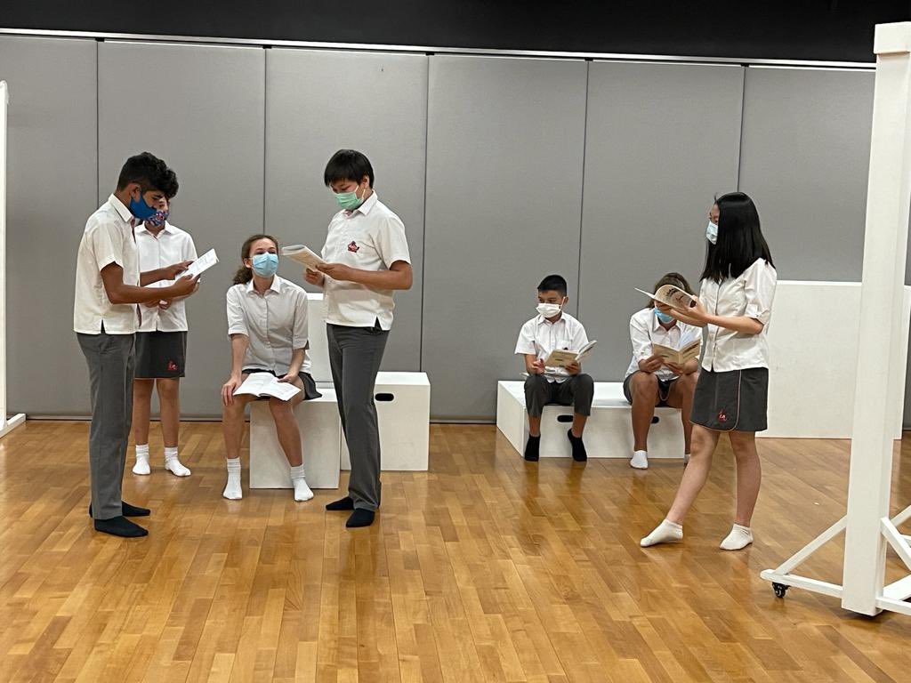 Year 8 in class and working on the #text #sparkleshark by #PhilipRidley Developing skills of larger #casts and bringing a text to life onstage. #drama #theatre #keystage3 #stanislavski @open_drama_uk @DramaAndTheatre @KellettSchool @National_Drama