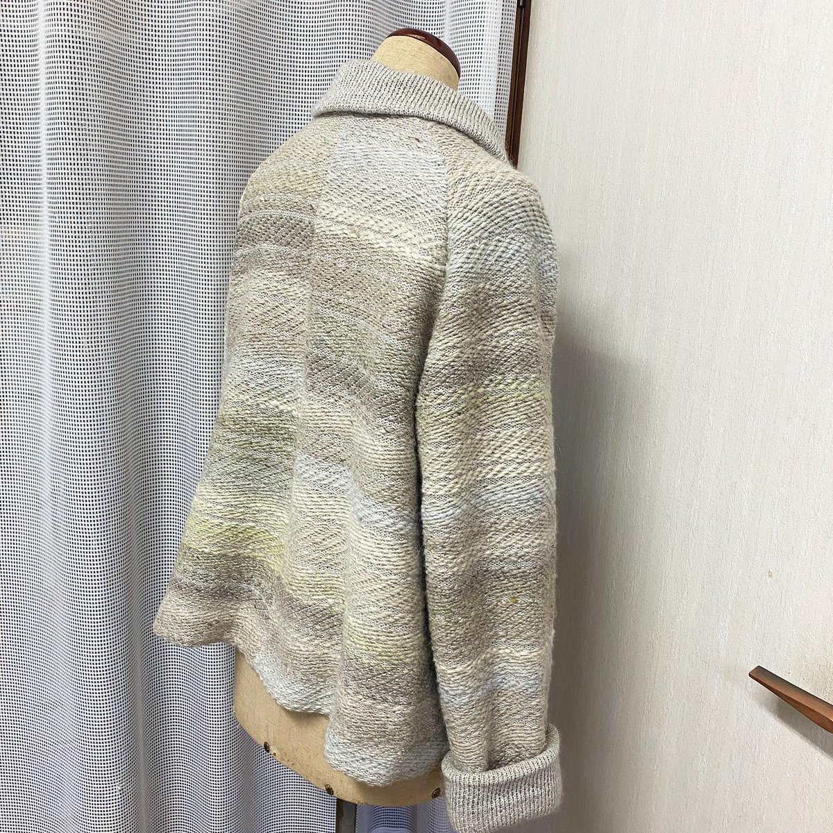 Lovely_Sweet's tweet photo. 初めてのスレッド編みでトッパーコート を編みました😆
スレッド糸は野呂英作のオンラインショップで購入したアルパカ牧場
優しい色合いのイメージを、そのまま表現出来たかな💕
#機械編み https://t.co/EDeyl8XleT