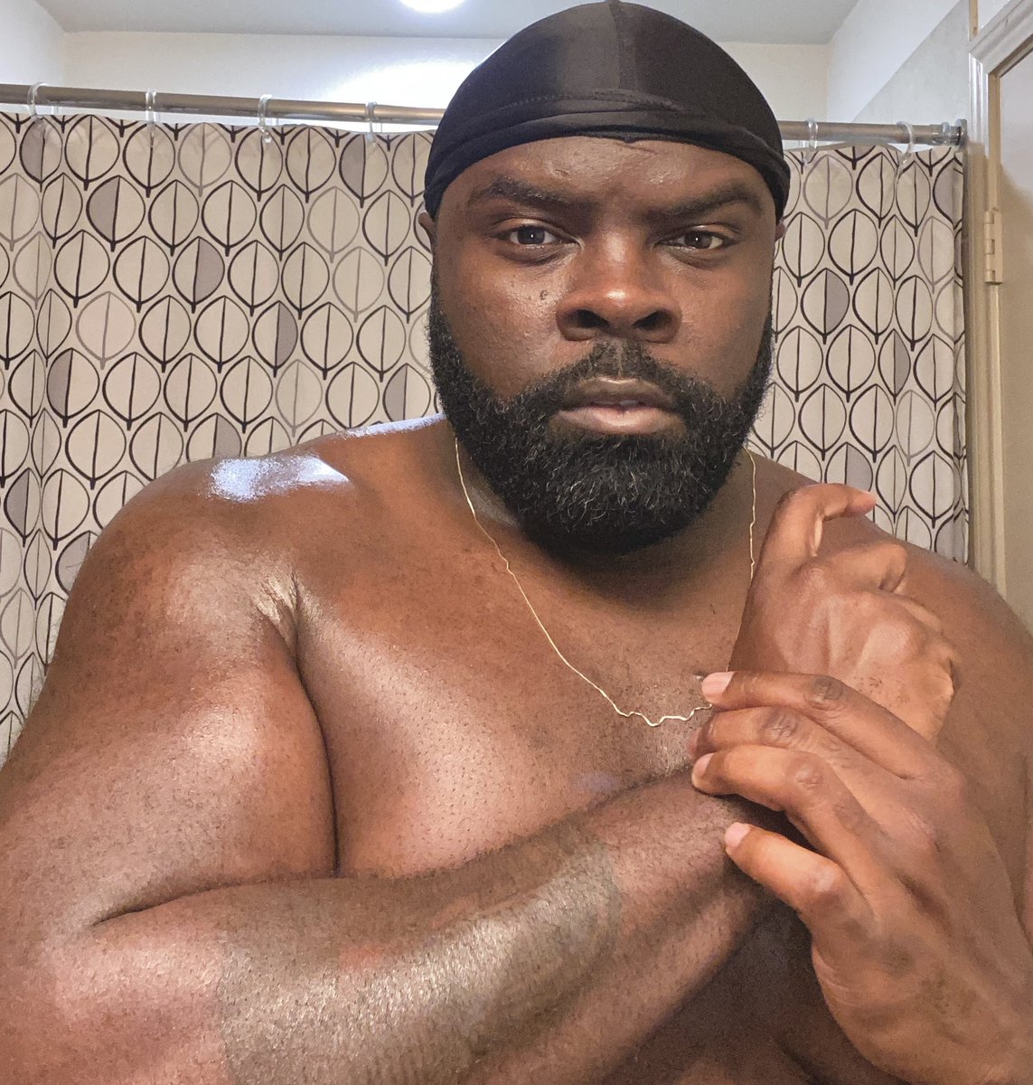 mrbevicious's tweet photo. My self love journey started early. I didn’t get why ppl teased me for my skin color. I was given so much love at home that my cup overflowed with confidence. I went into the world knowing who I was My bro @HezRebellious and his brand @LastRebelEnt are back!!!! #LovethyCelfie https://t.co/DBq5fTePk3