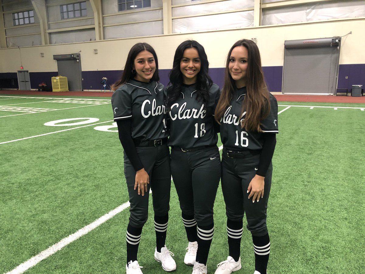 VypeSATX's tweet photo. Thanks to all who showed up today for the baseball/softball Photoshoot and good luck this season! @Whataburger #whatasnap https://t.co/Z7ZF4VOcJB