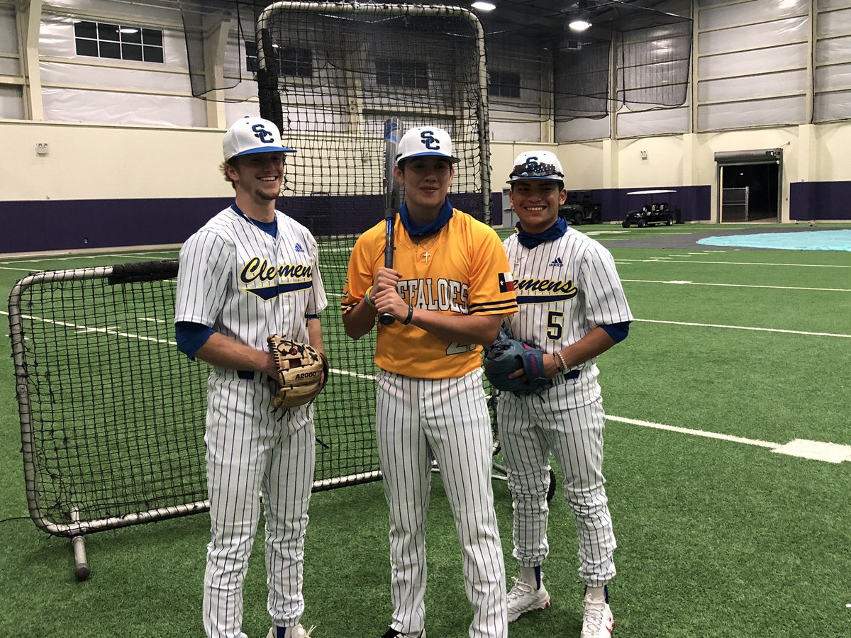 VypeSATX's tweet photo. Thanks to all who showed up today for the baseball/softball Photoshoot and good luck this season! @Whataburger #whatasnap https://t.co/Z7ZF4VOcJB