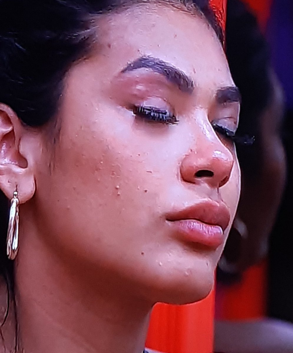 DiscussaoBBB's tweet image. Pocah está nesse momento chorando dizendo &quot;eu preciso voltar pra mim&quot;. #BBB21 #BBB221