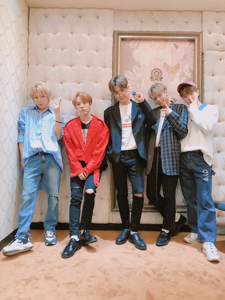 1team_uruguay's tweet photo. [#1TEAM  #TEAMONE]

#TeamOne 💙
Pasadas las 00hs, finalizamos el #Dia7 de Stream Party !💥
Gracias TeamOne ‼
Cuidense, feliz jueves, tengan buenas noches! 💤🌺

#1TEAM  #TeamOnePartyTime
 @1team_twt @1team_official https://t.co/eWrN3XA9Y1