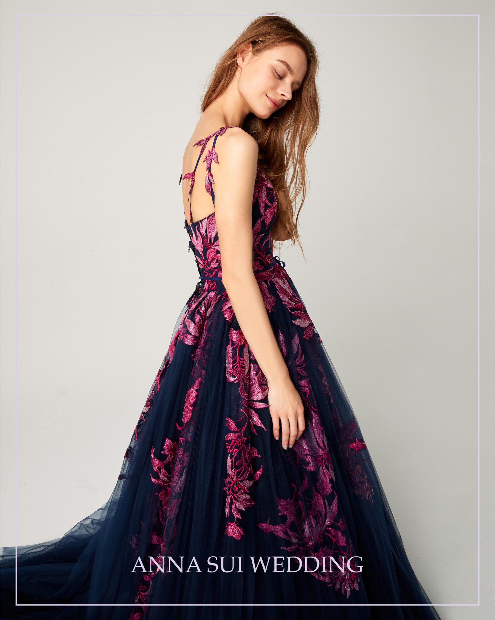 Anna Sui Japan Anna Sui Wedding Dress プリーツ加工したネイビーカラーのチュールに フラミンゴピンクのボタニカルデザインレースを施したシンプルでスタイリッシュなカラードレス 詳しくはこちら T Co Dycqan6ukp Weddingdress Dress Anna Sui Japan Anna Sui Wedding Dress プリーツ加工したネイビーカラーのチュールに フラミンゴピンクのボタニカルデザインレースを施したシンプルでスタイリッシュなカラードレス 詳しくはこちら T Co Dycqan6ukp Weddingdress Dress