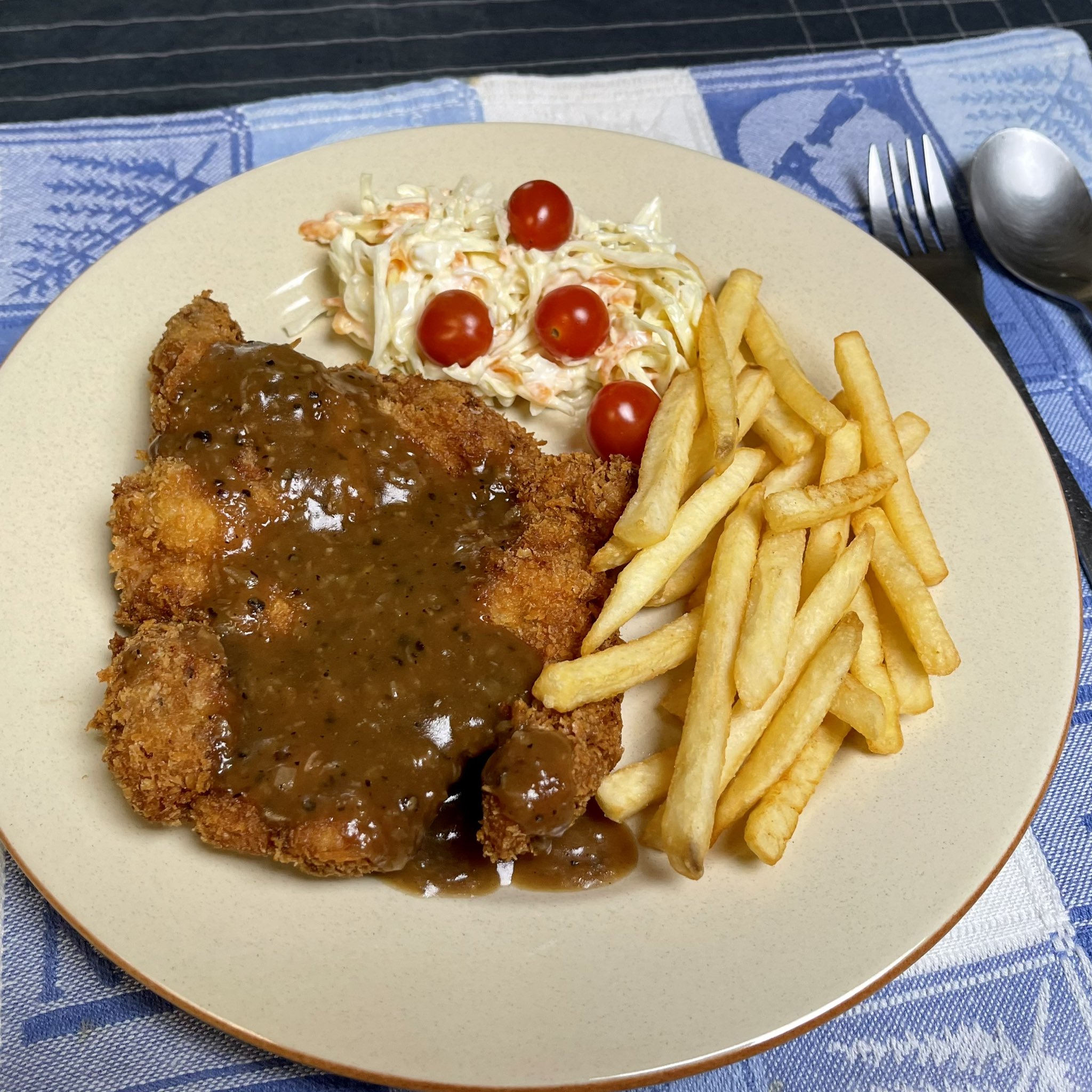 Che Nom On Twitter Tengah Test Resepi Chicken Chop Mana Lagi Sedap Black Pepper Atau Brown Sauce Coleslow Atau Mesh Potato Https T Co 6j15p7aoin Twitter