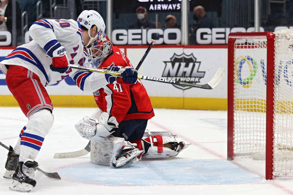 Chris Kreider's hat trick not enough as Rangers fall to Flyers