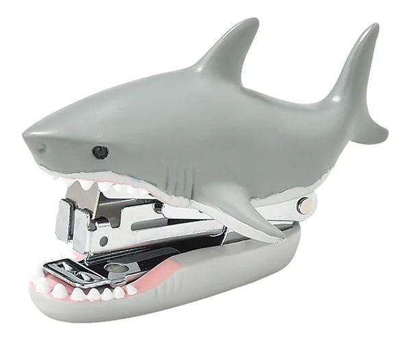 ヴィレッジヴァンガードオンラインにて発売！斬新なアイデアてんこ盛りの、サメやイルカなど海の生物がステープラーになって登場！！