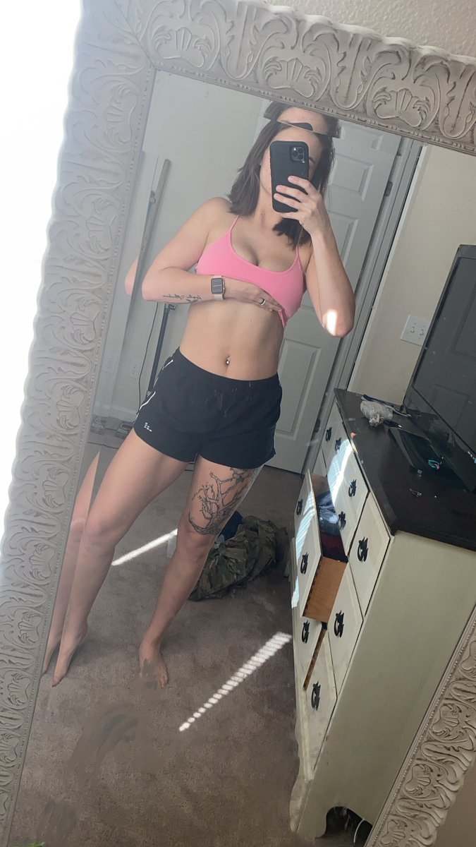 britneymackay's tweet photo. Obliques are poppin and it just really makes me so proud that I have transformed my body so much🥺🤟 https://t.co/GK8lCWYdvU