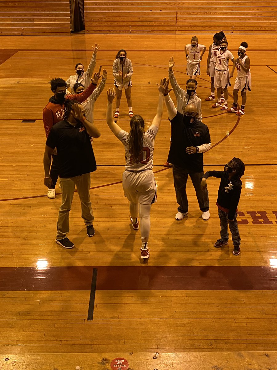MirabelliDeb's tweet photo. My girl doing what she loves. #mynumber20 @wearestjoes @FreedomD100 @BerwynSouth100 @StOlafWBB @StOlaf https://t.co/uznZZTuMFG