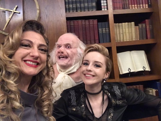 lunggwai's tweet photo. Behind the scenes with master magicians @Mageina, @kaceykadoodles, @sean_m_maguire #MagicAndChill #MagicAndMemory https://t.co/pxmup6ADd0 https://t.co/JSDgCDQG90