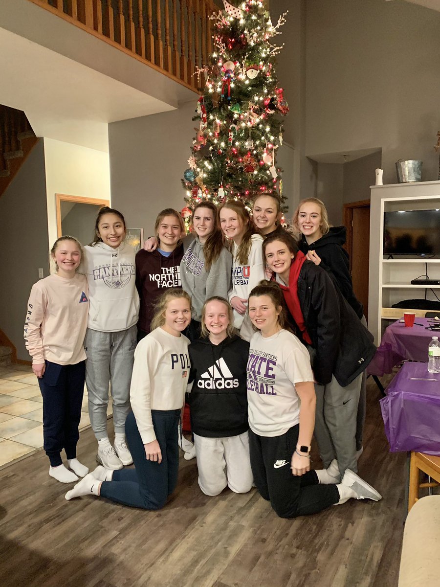 brennax5's tweet photo. To this girl and this special DV team..... Play every minute as it is your last game! ππ #Rachel10 #dvroadtostate #WEbeforeI #sistersfighttoadvance @rachrosenquist @RosenquistRylee @DVgirlsBB https://t.co/5sY2DMhla8