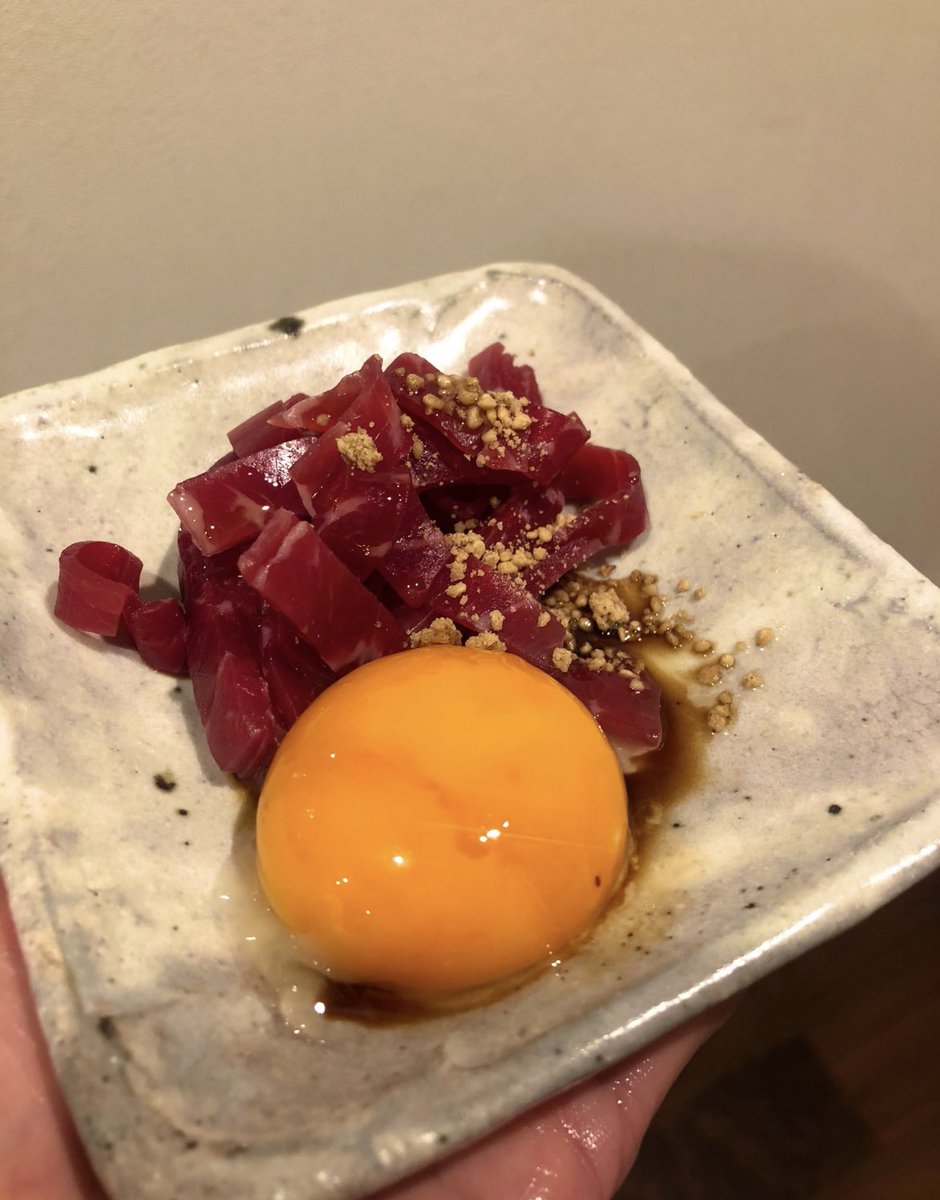 ココニャ 猫写真集 発売中 ユッケにそっくりなお味の ごま油で食べる牛生ハム がスーパーにない というツイートが多かったのですが 大きめなスーパーに普通に並んでいるのを見かけました 生ハムコーナーですね