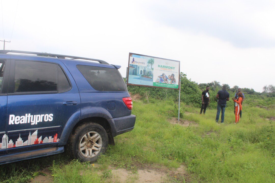 RealtyprosL's tweet photo. Looking to invest in real estate properties? We gat you.

Harmony Garden City is located at ARAPAGI, ELERANIGBE, Ibeju Lekki, Lagos. 20 mins from Eleko junction, 10 mins from Pan Atlantic University, and about 5 mins from proposed Lekki-Epe Int’l Airport. https://t.co/GBTYPQq9fE