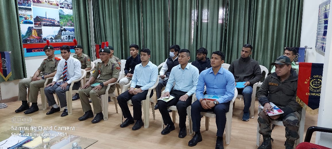 doontigers's tweet photo. Selected cdts for SSB briefed by Gp Cdr @ 29 UK https://t.co/Ei3JUtXiiP
