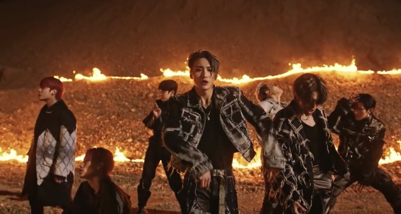 Itspoggia's tweet photo. Mi sentite urlare?
 #에이티즈
#FIREWORKSto1MILLION 
#FEVER_Part_2 
@ATEEZofficial https://t.co/JH85GOLScc