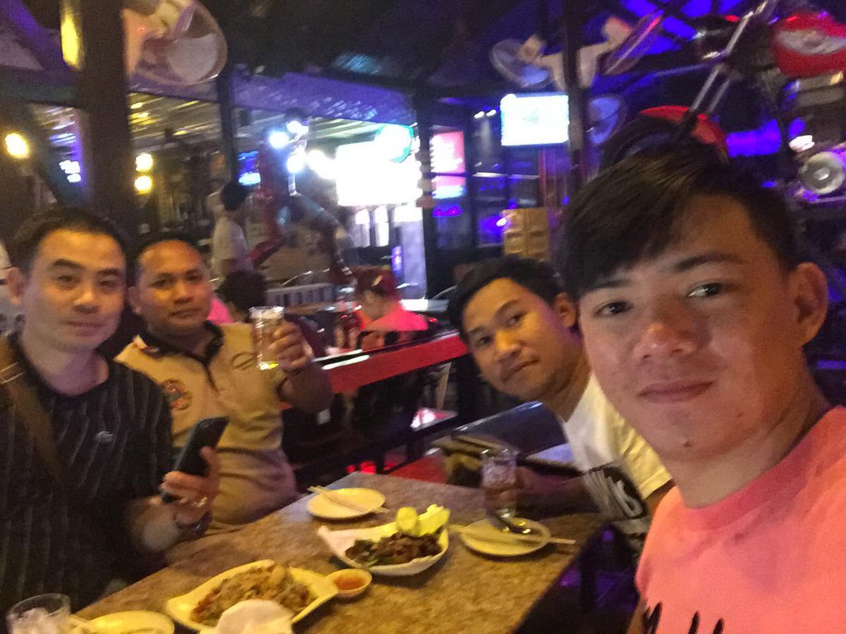 jomyoud3's tweet photo. ຢາກເບຍເຢັນໃຜໃຈດີມາລ້ຽງແນ່ https://t.co/tGP8fTjMOI