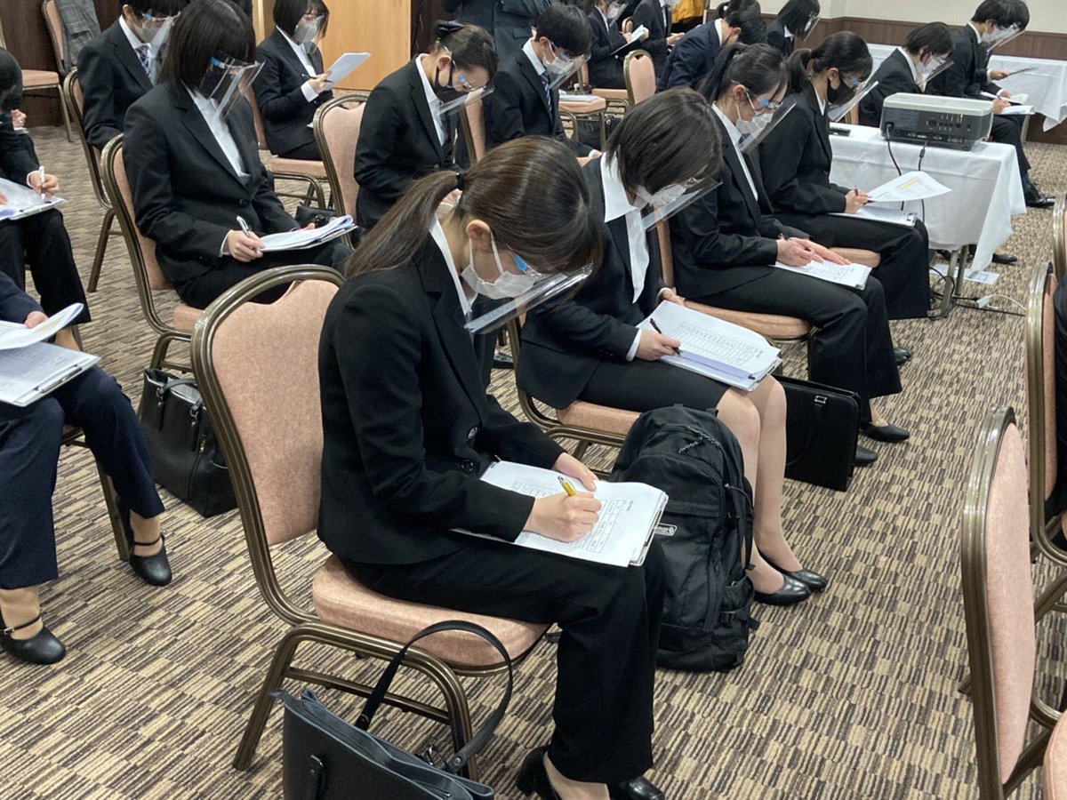 Ssm 仙台スクールオブミュージック ダンス専門学校 今日は キャリアスタートセミナー21 が開催されました 来年度が就活生となる学生を対象に 就職活動を始めるにあたっての身構え心構えをするためのセミナー リクルートスーツを着て参加 就