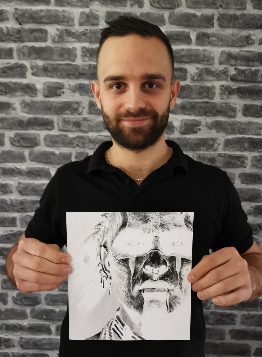 Rudyportraits's tweet photo. Salut Twitter, un Dessin en négatif pour changer 😁 j'espère que vous le ferez voyager, c'est ma seule récompense 🙂 https://t.co/Og1FNLtlvd