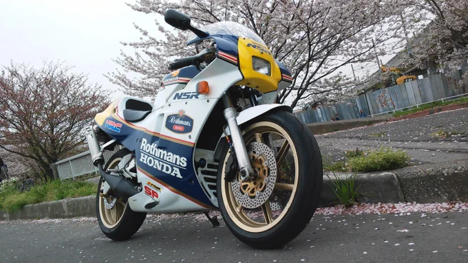 SNS以外にもムック表紙とかばくおん!で使われてたw #SNSで1度は見た事があるバイクならRT 