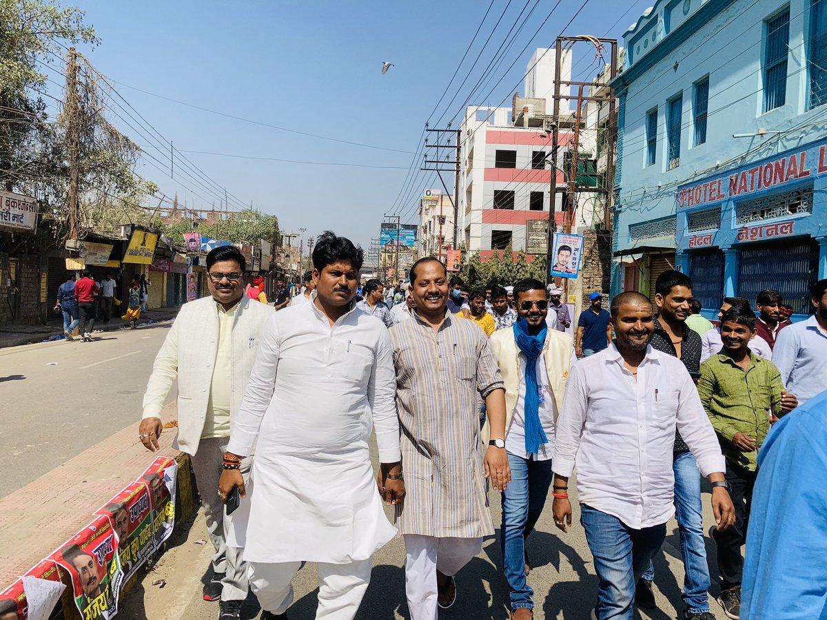 RanjeetTiwarinc's tweet photo. आज मतदान के दौरान https://t.co/eUQg0vVdvh