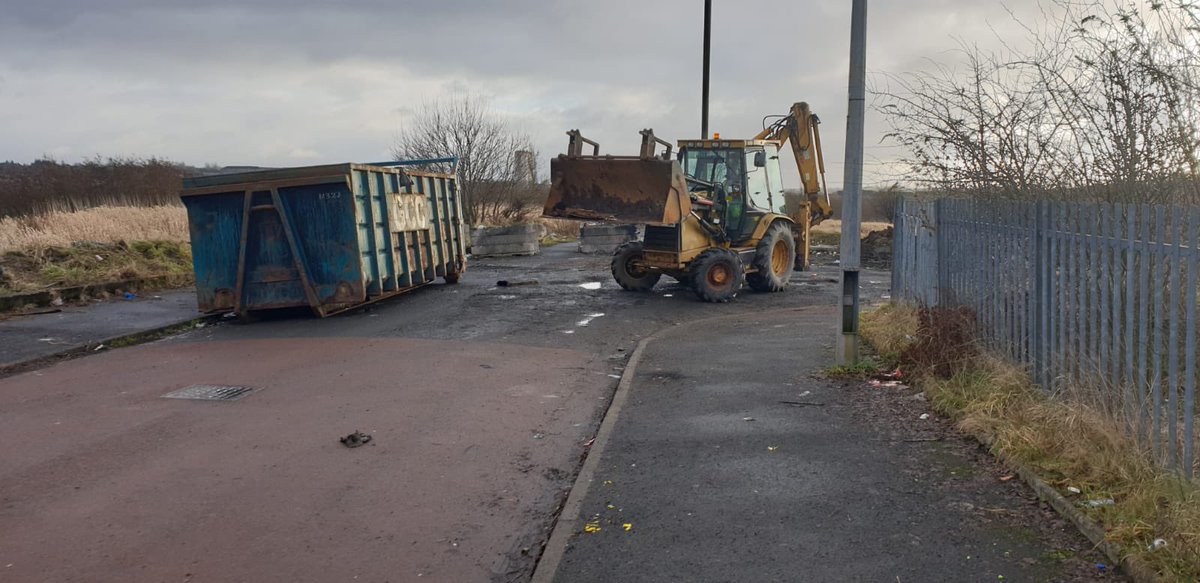 Day 4 of our children walking to school we got a nice surprise at the top now let’s see if the proper paths get cleared #ActionsSpeakLouderThanWords <a href="/CanalYouthForum/">Canal Youth Forum</a> <a href="/HawthornHousing/">Hawthorn Housing</a> <a href="/CllrGaryGray/">Cllr, Rev Gary Gray</a> <a href="/BobDorisSNP/">Bob Doris MSP</a> <a href="/MyGlasgowCC/">Glasgow City Council Help</a> <a href="/StTeresasPS/">St. Teresa's Primary</a>