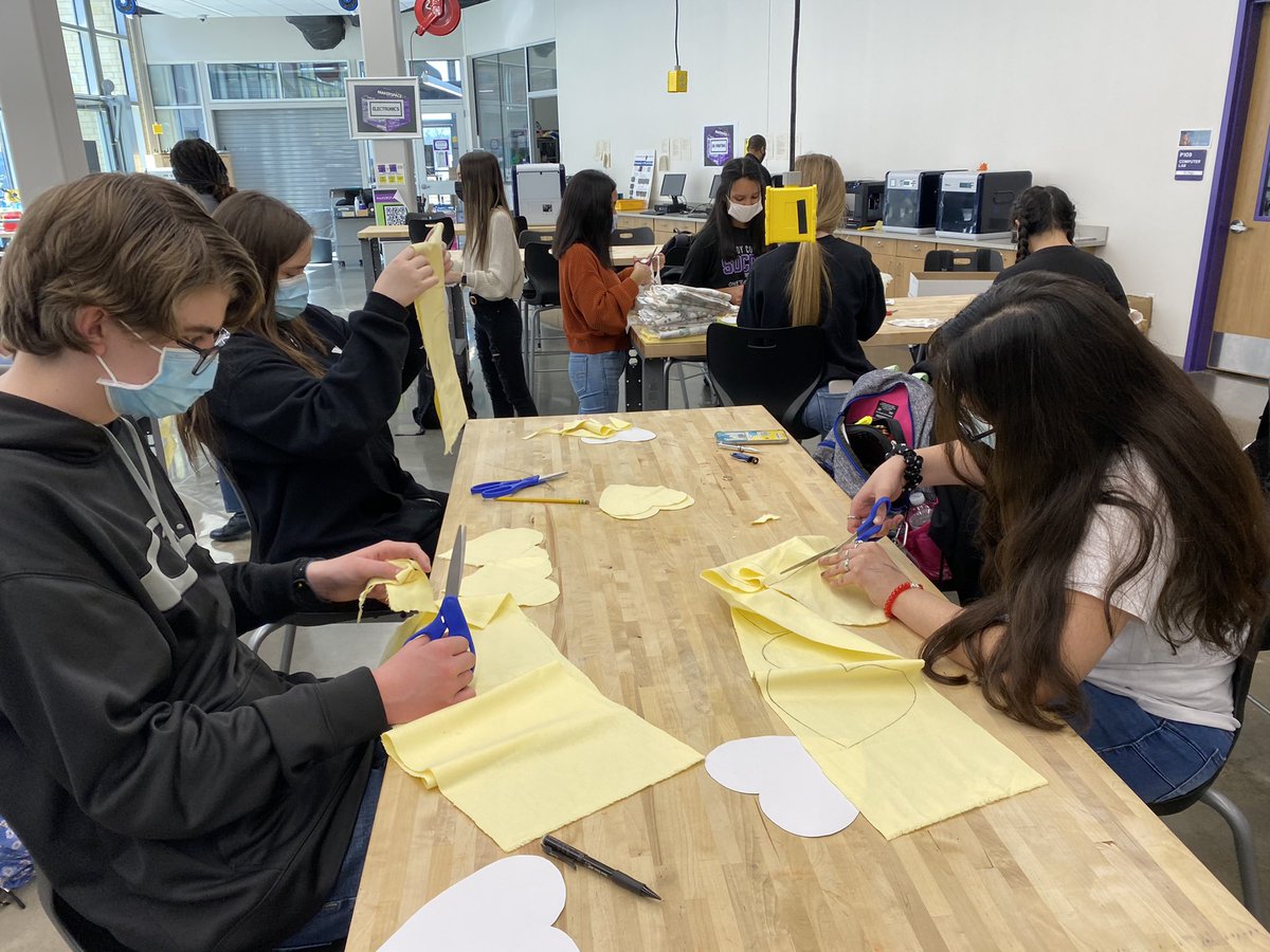 AISD_Makerspace's tweet photo. AHS Beta Club members starting on sewing NICU donation projects! They will be hand &amp; machine sewing Lovies/hearts to donate to Children’s Health Hospital in Dallas! #Makerspace #MakerCARE #CommunityImpact #Donations  #BetaClub @AnnaISDCTE https://t.co/iZtUOjtrw3