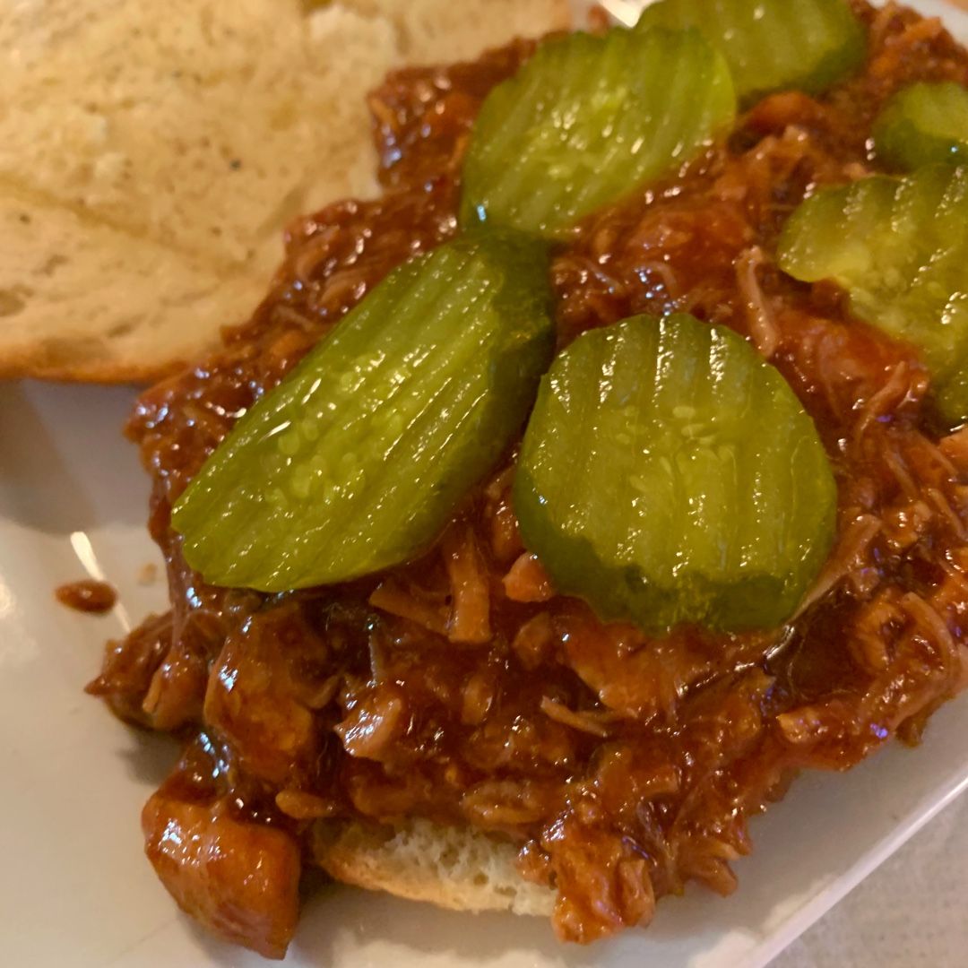 EvilQueenGlam's tweet photo. #comfortfood homemade bread with BBQ slow cooked pork &amp; pickles mofo!! https://t.co/NeZf2gtFQ6 https://t.co/cQkIHJ44Wg