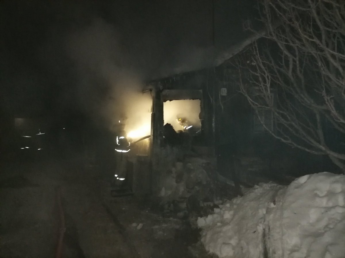 Сообщает <a href="/kudryashov71/">Виктор Кудряшов</a> <a href="/Dobdepartament/">ДОБ Самарской области</a>,что пожарные Центра пожарного добровольчества #СО ДПК Воскресенка в ночь с24 на 25февраля2021г.прибыли первыми на пожар <a href="/Volzhsky_adm/">Администрация Волжского района</a> с.п.Воскресенка глава <a href="/reinline67/">Рейн Людмила</a> по адресу ул.Крестьянская,д.49.Работали совместно с ПСЧ128, ПСЧ15 <a href="/MCHS63/">ГУ МЧС Самара</a>