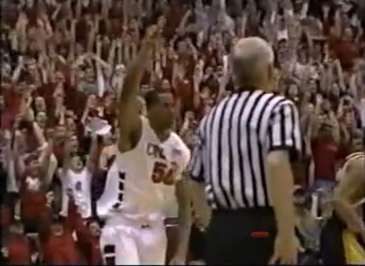 NickDWright's tweet photo. @Dan_Hoard That Binns catch is legendary! I’m cheating here — but the sports photo I’ll remember forever is actually one that’s etched in my memory. I had to screenshot it from a YouTube video. Never heard the Shoe as loud as that night: https://t.co/iJyNQaj3b3