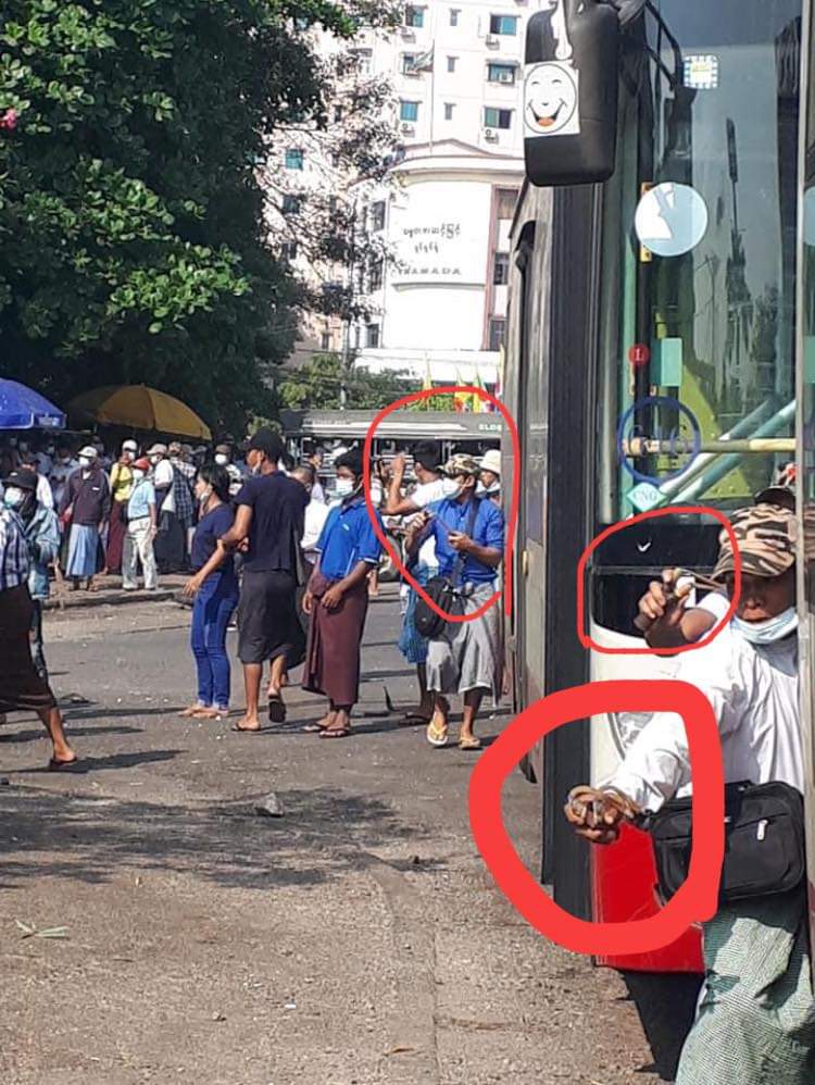 PhonePyaeZaw11's tweet photo. @mrattkthu Junta rent the people to make conflict between peaceful protesters near Yangon railway station.They even protect them. 
Their rental people are holding sticks and make to hurt peaceful protesters.
#MilkTeaAlliance
#WhatsHappeningInMyanmar
#Feb25Coup
@freya_cole @RapporteurUn https://t.co/laZjdtuliU