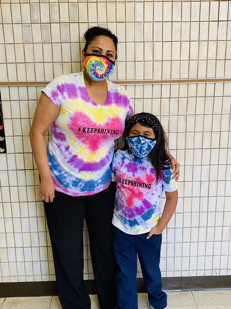 GlenCoveElem's tweet photo. We colored the Stars with Tie Dye today @YsletaISD #KeepShining #KeepColoring #KeepFamily 🌟🌈🌟🌈🌟 https://t.co/ukJvTTwwHo