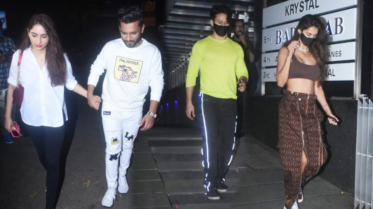 BollySpy's tweet photo. #RahulVaidya #DishaParmar And #TigerShroff #DishaPatani Spotted For Dinner At Hakkasan

@iTIGERSHROFF @DishPatani @disha11parmar @rahulvaidya23 #BiggBoss14 #BiggBoss2020 #Bollywood 

Watch Video - https://t.co/70i3JFzILJ https://t.co/Ft4uIa2uov