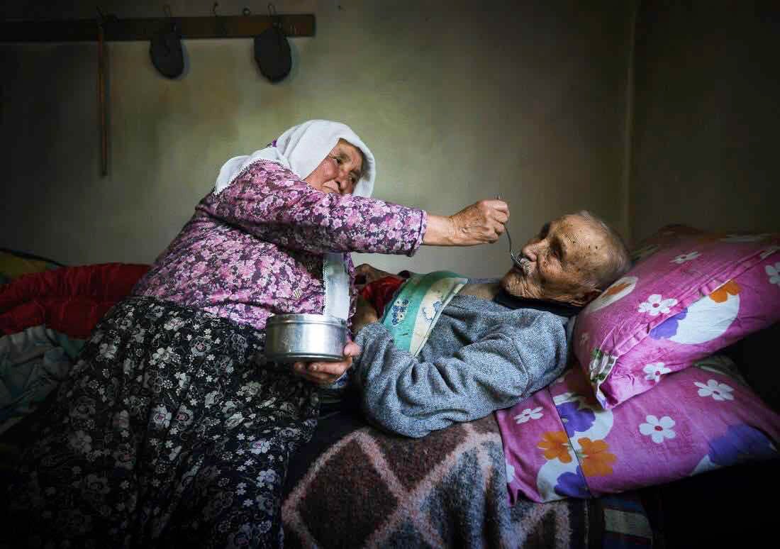 لا تبحث على الجمال ولا تبحثين على المال 
ابحثوا على من يفي بالعهد والوفاء . .