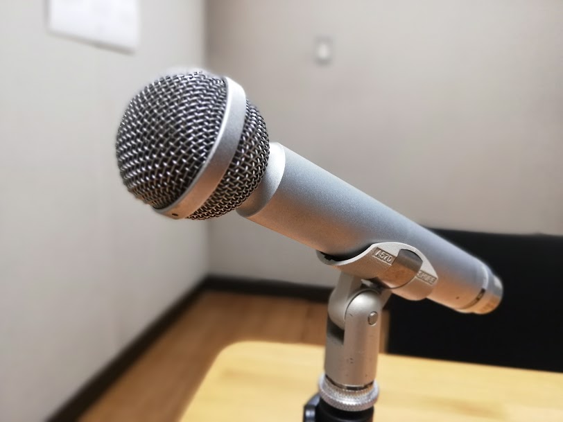 藤川貴央 Obcラジオ大阪アナウンサー ラジオ大阪のヴィンテージマイクシリーズ この可愛いマイク はドイツのベイヤーダイナミック社製のリボンマイク M160 多くのサウンドエンジニアやアーティストに支持された名機です 正面の指向性が強く