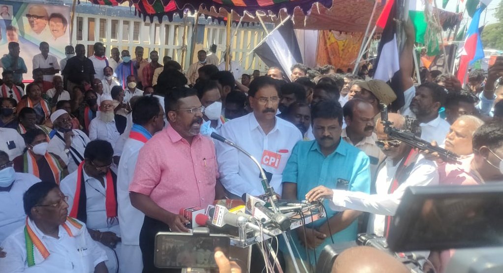thirumaofficial's tweet photo. புதுச்சேரி ஆட்சிக் கவிழ்ப்பைக் கண்டித்து நடைபெற்ற ஆர்ப்பாட்டத்தில் விடுதலைச் சிறுத்தைகள் பங்கேற்றோம். பாஜக'வின் சதிவலையில் சிக்கி,வாக்களித்த மக்களுக்குத்  துரோகம்  இழைத்தவர்களையும் வன��மையாகக் கண்டித்தோம். வரும் தேர்தலில் பாஜக- அதிமுக கூட்டணியினருக்கு மக்கள் உரியபாடம் ப���கட்டுவர். https://t.co/Yh8yabhQT1