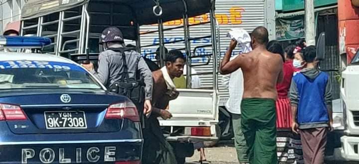 marn_khin's tweet photo. Hello World 🌍!
Can you believe me if I tell you that the army and police of Myanmar have left the people they hire to beat the civilians? Happening Now in Yangon . #WhatsHappeningInMyanmar #Feb25Coup https://t.co/1z0VAVikxl