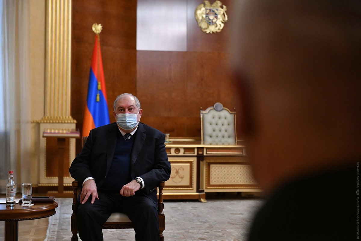 ArmSarkissian's tweet photo. Received Lieutenant General Rustam Muradov, the commander of the Russian peacekeeping contingent in Nagorno-Karabakh. We discussed issues related to the return of Armenian PoWs &amp; civilians held on the Azerbaijani side, the finding of those reported missing, their transfer to Arm. https://t.co/BpXrTd1NKf