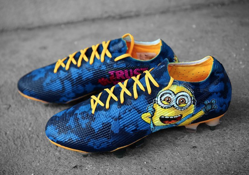AFTVMedia's tweet photo. Alex Lacazette's new customised boots. “Trust the process...”

[IG/swithadot] https://t.co/JntQeG06eE