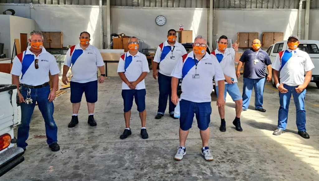 jaxfnel's tweet photo. #NTEU PIC OF THE WEEK!
An old snapshot, but done with pride!
Viva @MandelaUni Branch!
#NMU
#picoftheweek
#life
#hope
#union
#UnionStrong
#unionproud
#COVID19
#orangemaskfriday https://t.co/Fi0NuXzGOE