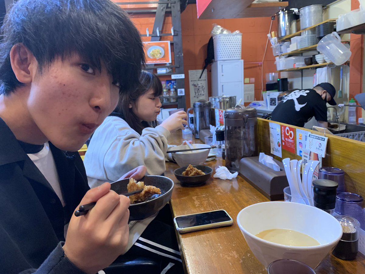 kattenijunpei's tweet photo. 今日は神楽でライブです!
こやつら食うのめっちゃ遅い
#springwindcolors https://t.co/khntuHtCY9