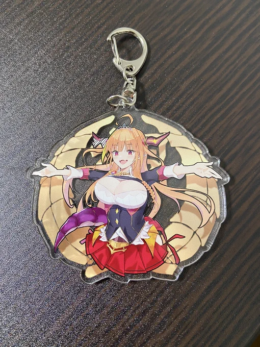 100万人記念イラストのアクキー届いた!
結構デカい!!!
いい感じや〜??? 