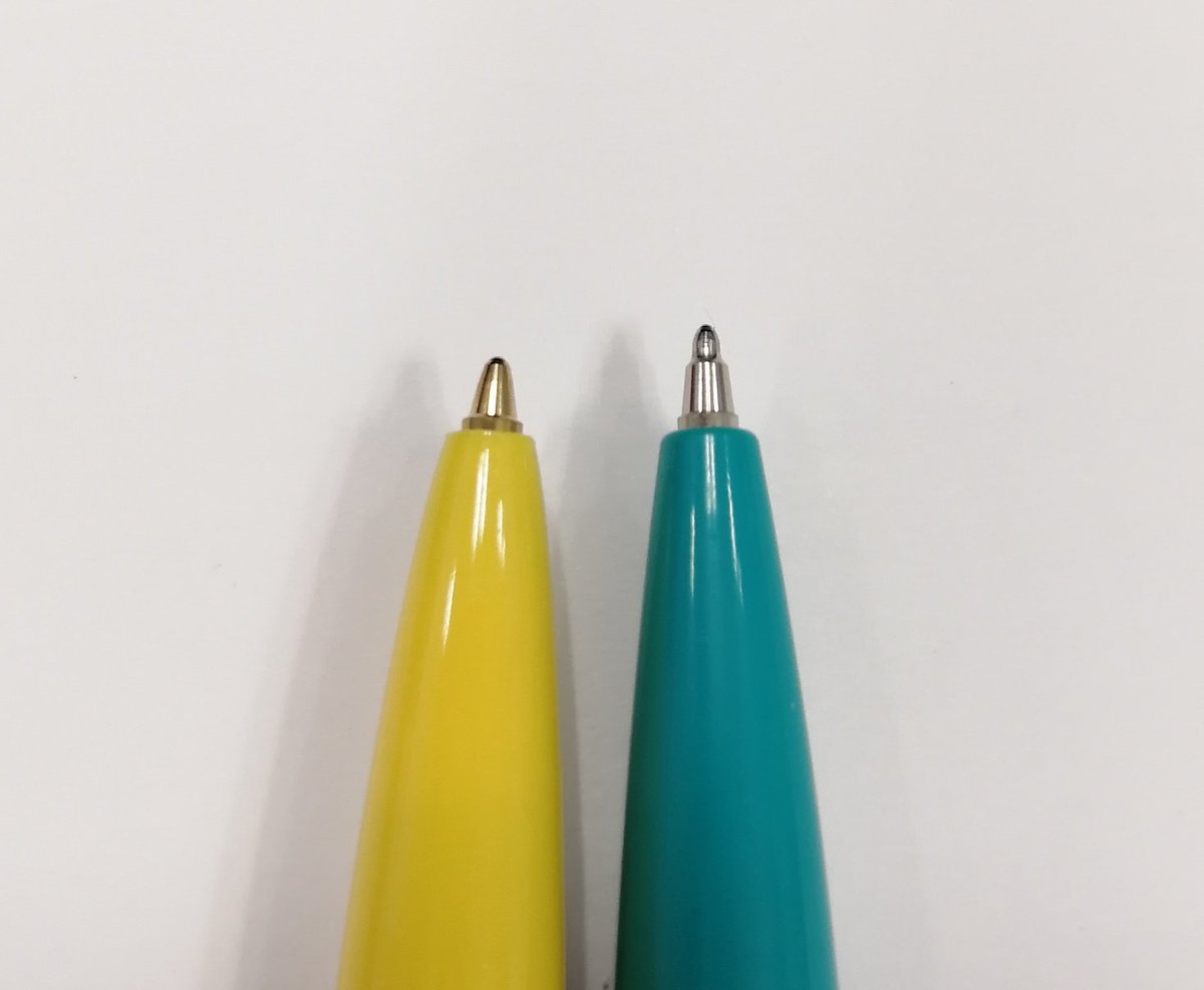 Bicジャパン株式会社 Bic 新クリックゴールド 0 5mm 進化した ポイントのご紹介 替え芯 ペン先 1 砲弾型から背が伸び 安定した鋭い書き味に 1枚目 右 新0 5 左 0 7 2 インクタンクが透明になり残量見えます 2枚目 上 新0 5 下